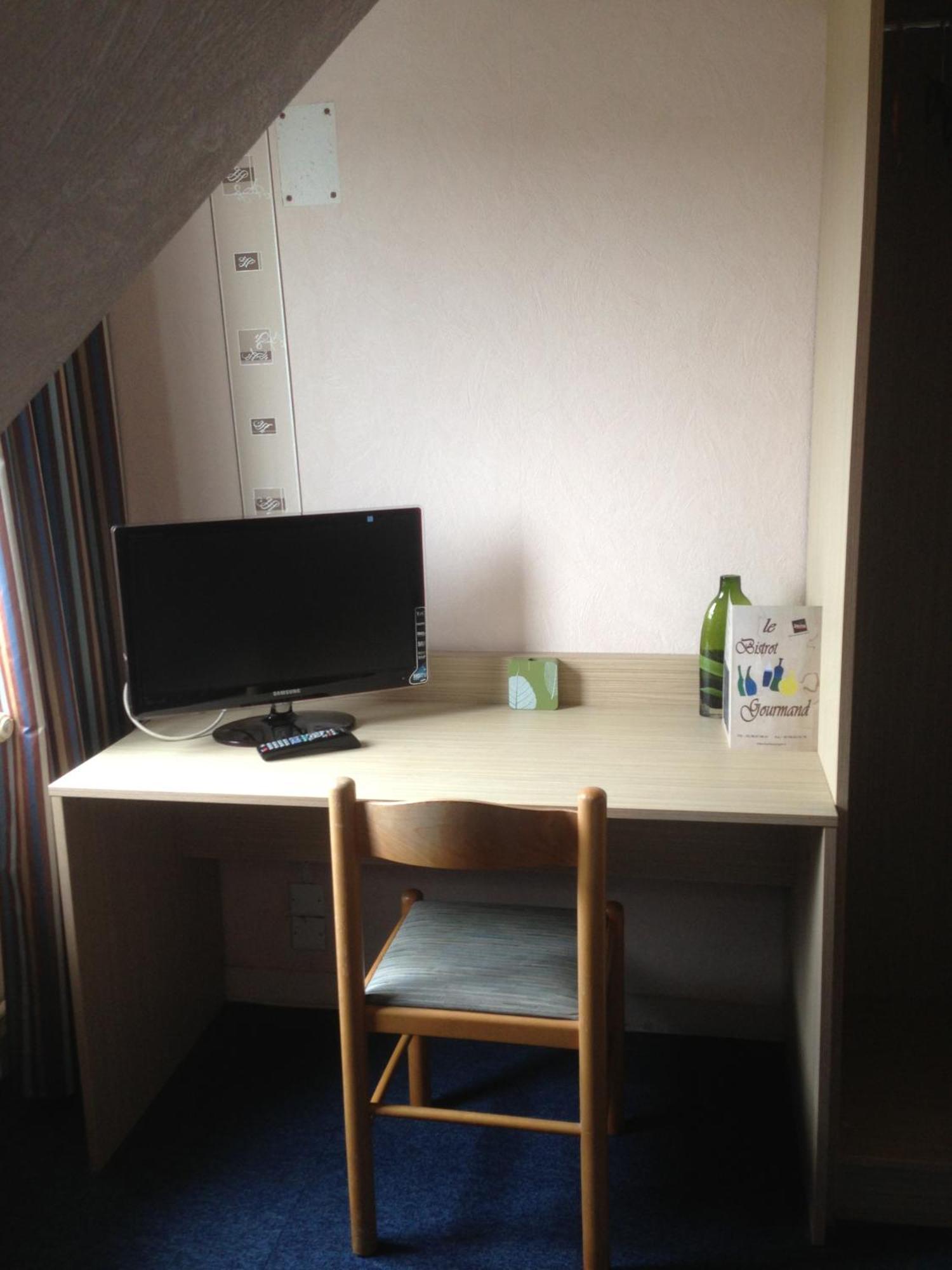 Hotel La Tour D'Auvergne Pont-l'Abbe Ngoại thất bức ảnh